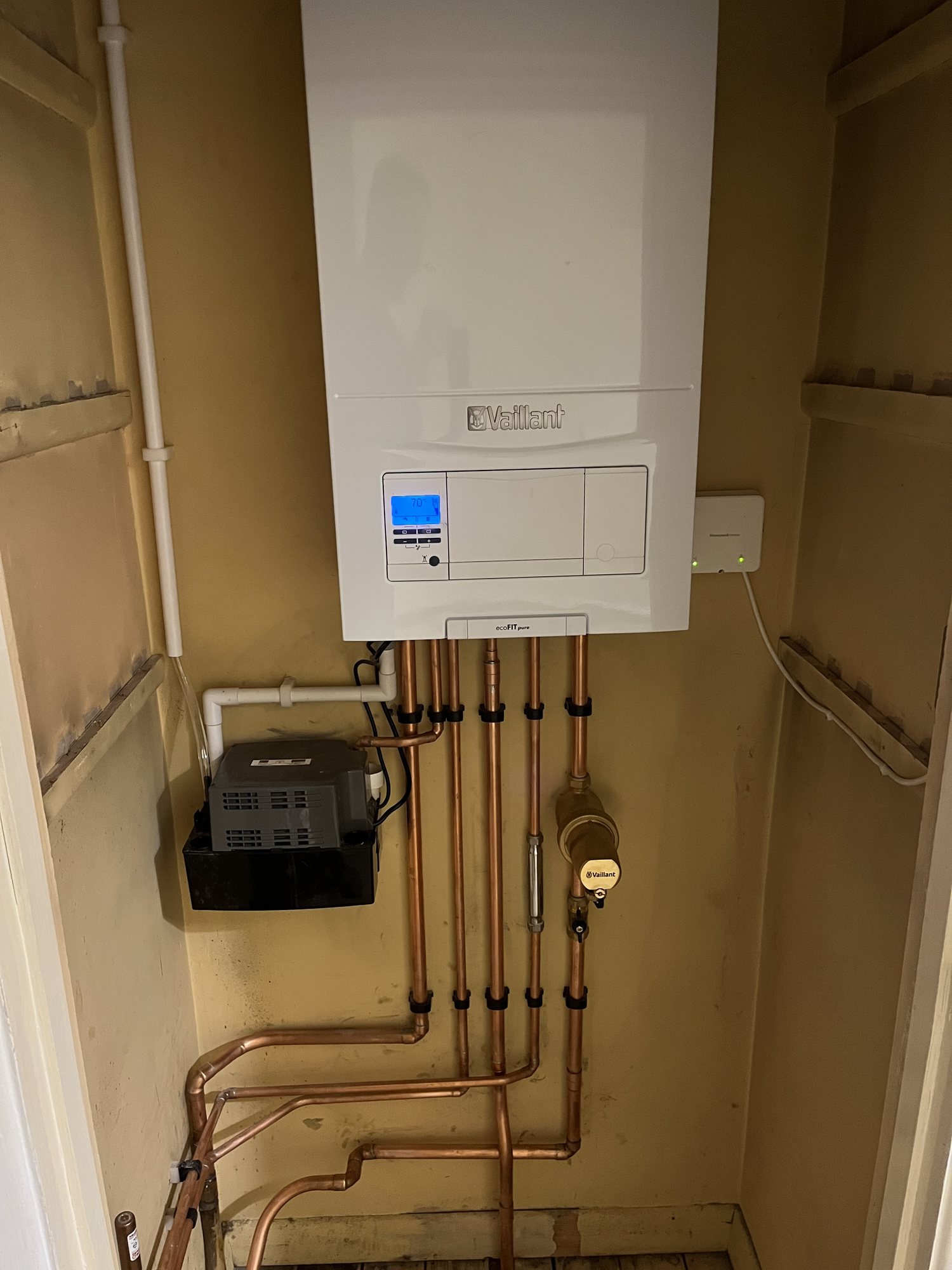 Wall-mounted combi boiler installation